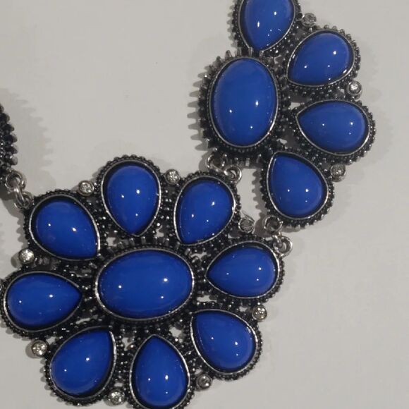 Mudd Silver-Tone Blue Statement Necklace – Bold, Elegant Women’s Fashion Jewelry - Picture 7 of 10